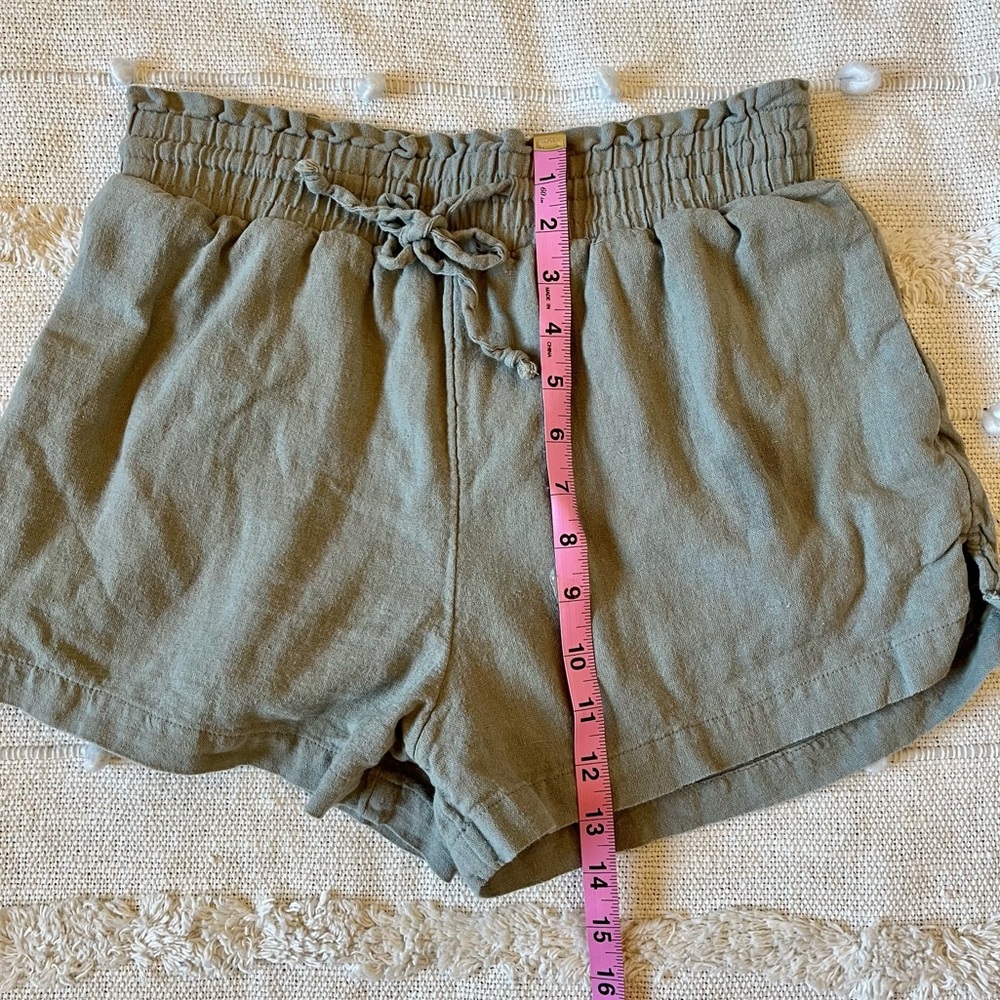 Abercrombie and Fitch olive green shorts - Picture 6 of 6